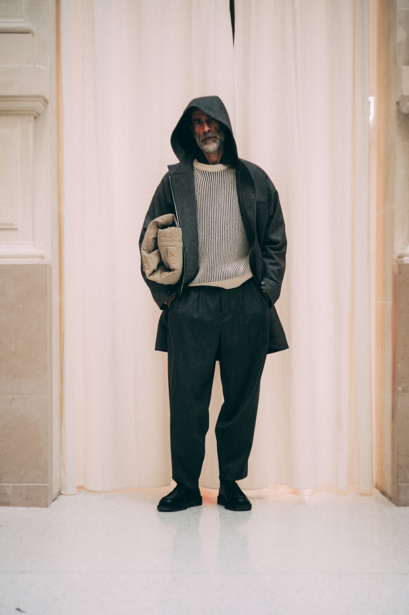 Maison Kitsun&eacute; Thu - Đ&ocirc;ng 2026: Tủ đồ bụi bặm của lữ kh&aacute;ch đại dương- Ảnh 10.