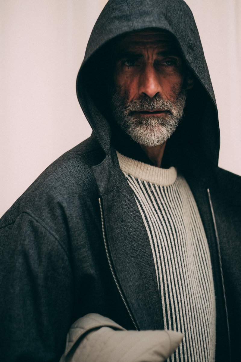 Maison Kitsun&eacute; Thu - Đ&ocirc;ng 2026: Tủ đồ bụi bặm của lữ kh&aacute;ch đại dương- Ảnh 1.