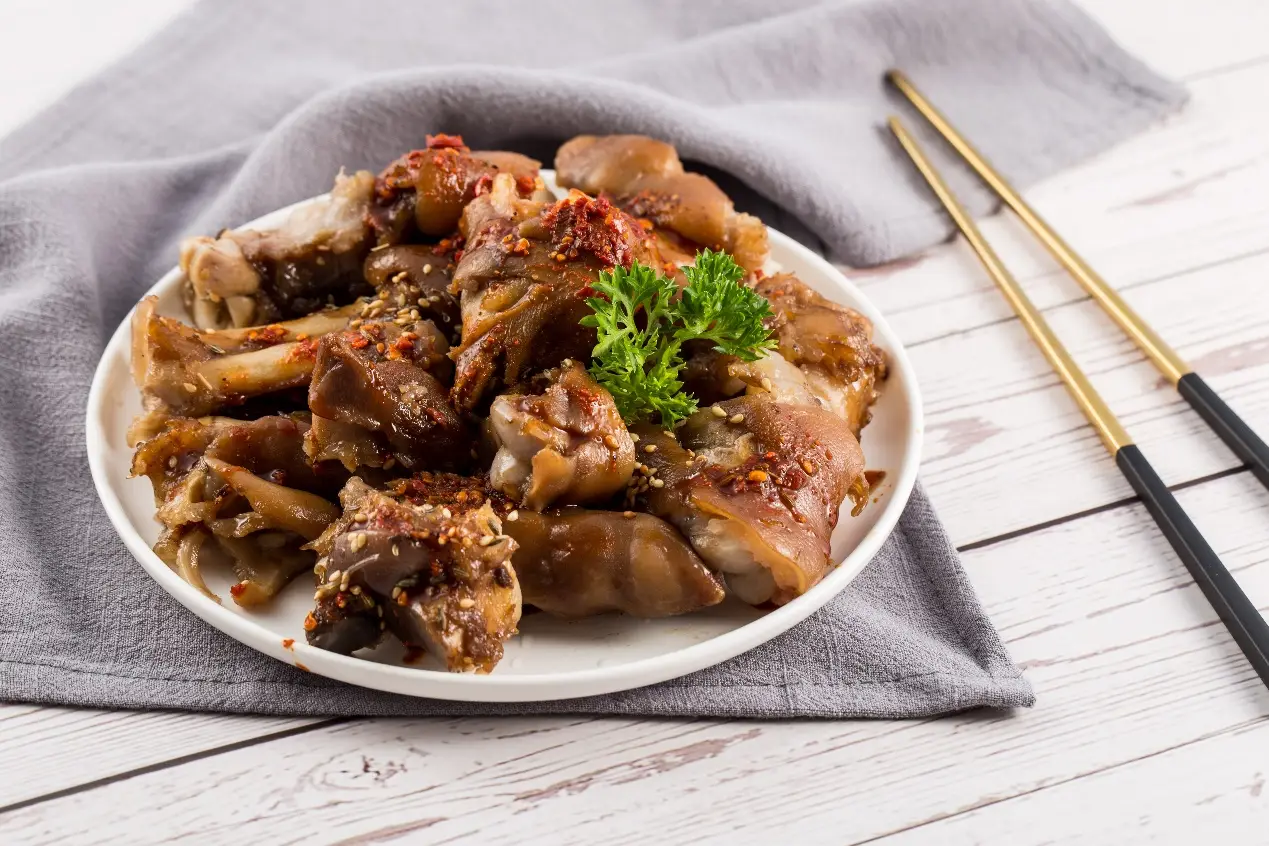 Chân giò lợn có thật sự tốt cho da và xương khớp? 4 nhóm người này nên tránh xa, dù thèm đến mấy cũng đừng ăn - Ảnh 1.