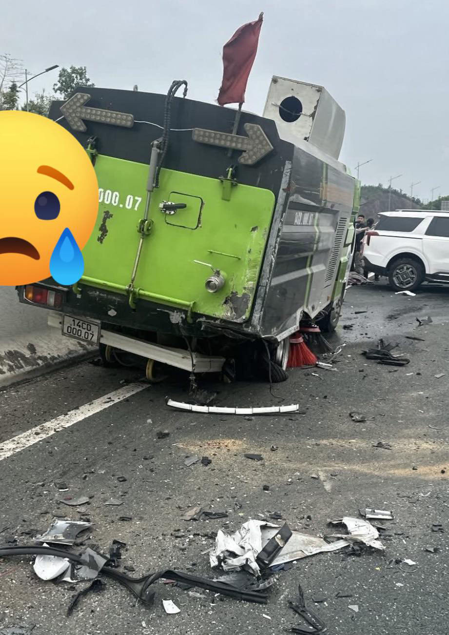 &Ocirc; t&ocirc; con n&aacute;t b&eacute;t sau tai nạn với xe h&uacute;t r&aacute;c tr&ecirc;n cao tốc M&oacute;ng C&aacute;i - Hải Ph&ograve;ng - Ảnh 2.