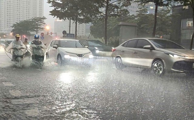 Miền Bắc sắp đ&oacute;n đợt kh&ocirc;ng kh&iacute; lạnh mạnh, nhiều nơi mưa to, r&eacute;t đậm - Ảnh 1.