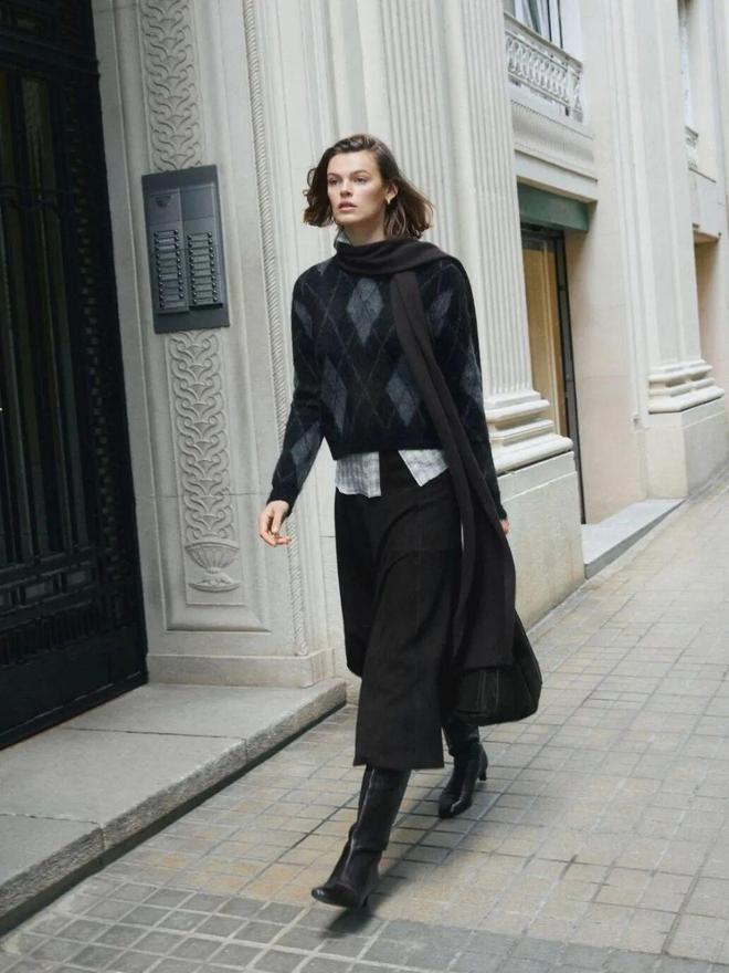 Dự b&aacute;o thời trang m&ugrave;a xu&acirc;n 2026: 4 M&oacute;n đồ kh&ocirc;ng thể thiếu cho phong c&aacute;ch ho&agrave;n hảo - Ảnh 2.