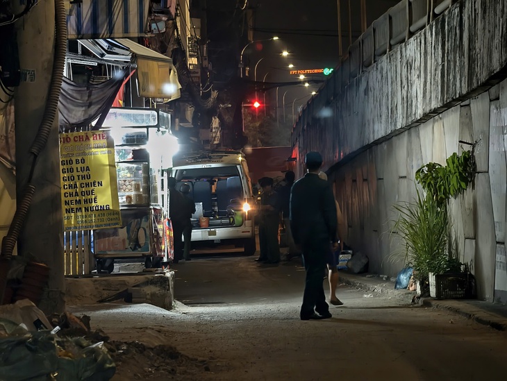 Tiếng chu&ocirc;ng b&aacute;o ch&aacute;y v&agrave; nỗi đau mất m&aacute;t trong vụ ch&aacute;y TP . HCM 2026 - Ảnh 3.