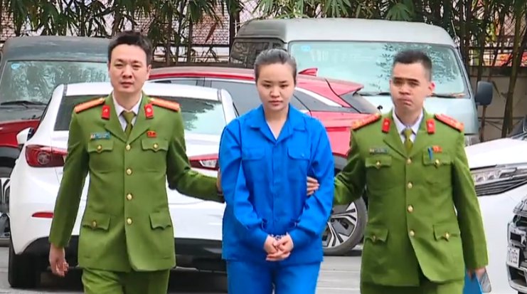 Lời khai của &Aacute; kh&ocirc;i B&ugrave;i Thị Phương Linh SN 2004 vừa bị bắt - Ảnh 1.