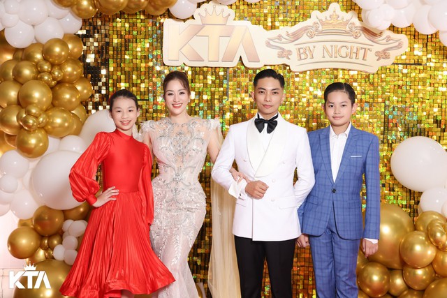 Gia đ&igrave;nh Kh&aacute;nh Thi - Phan Hiển g&acirc;y 