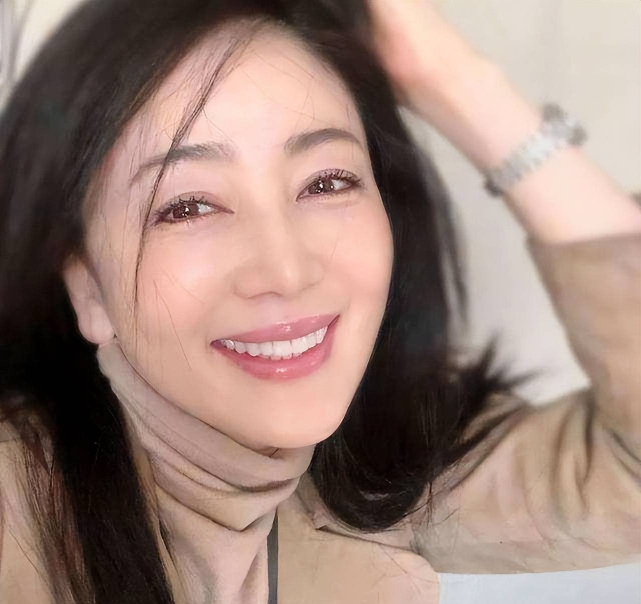 Bây giờ tôi mới biết: Hóa ra đây là loại cá khiến chị bạn 40  của mình trông trẻ như gái 30! - Ảnh 1.