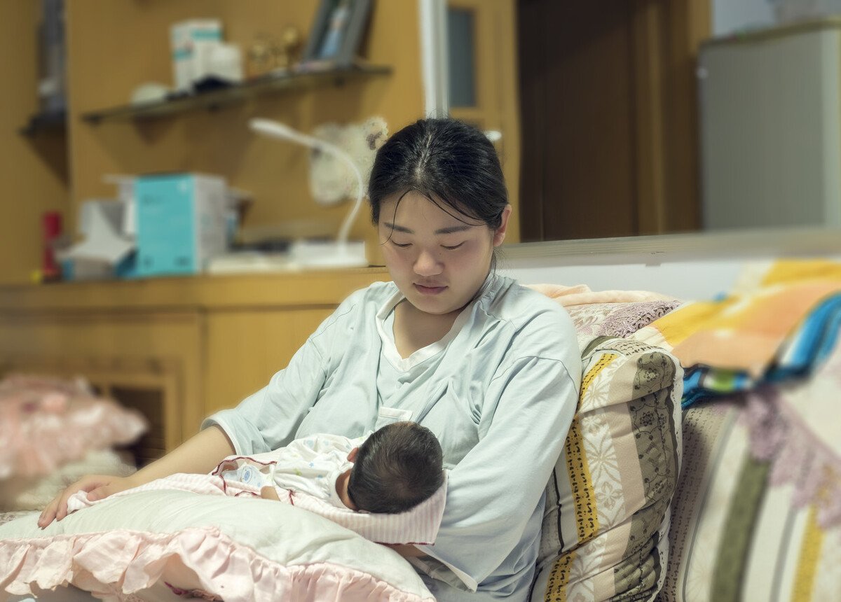 Ở cữ l&agrave; l&uacute;c yếu đuối nhất của người phụ nữ, những tổn thương phải nhận trong giai đoạn n&agrave;y, họ sẽ khắc cốt ghi t&acirc;m- Ảnh 1.