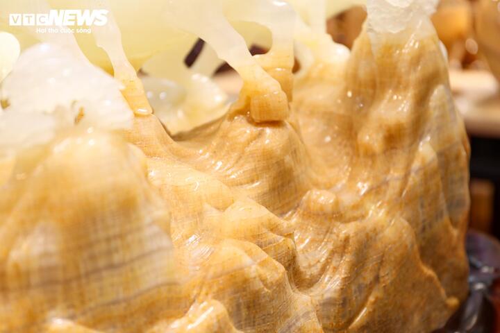 Hội chợ M&ugrave;a Xu&acirc;n 2026 với tranh đ&aacute; q&uacute;y v&agrave; b&agrave;n tr&agrave; 10 tỷ đồng g&acirc;y ch&uacute; &yacute; - Ảnh 12.