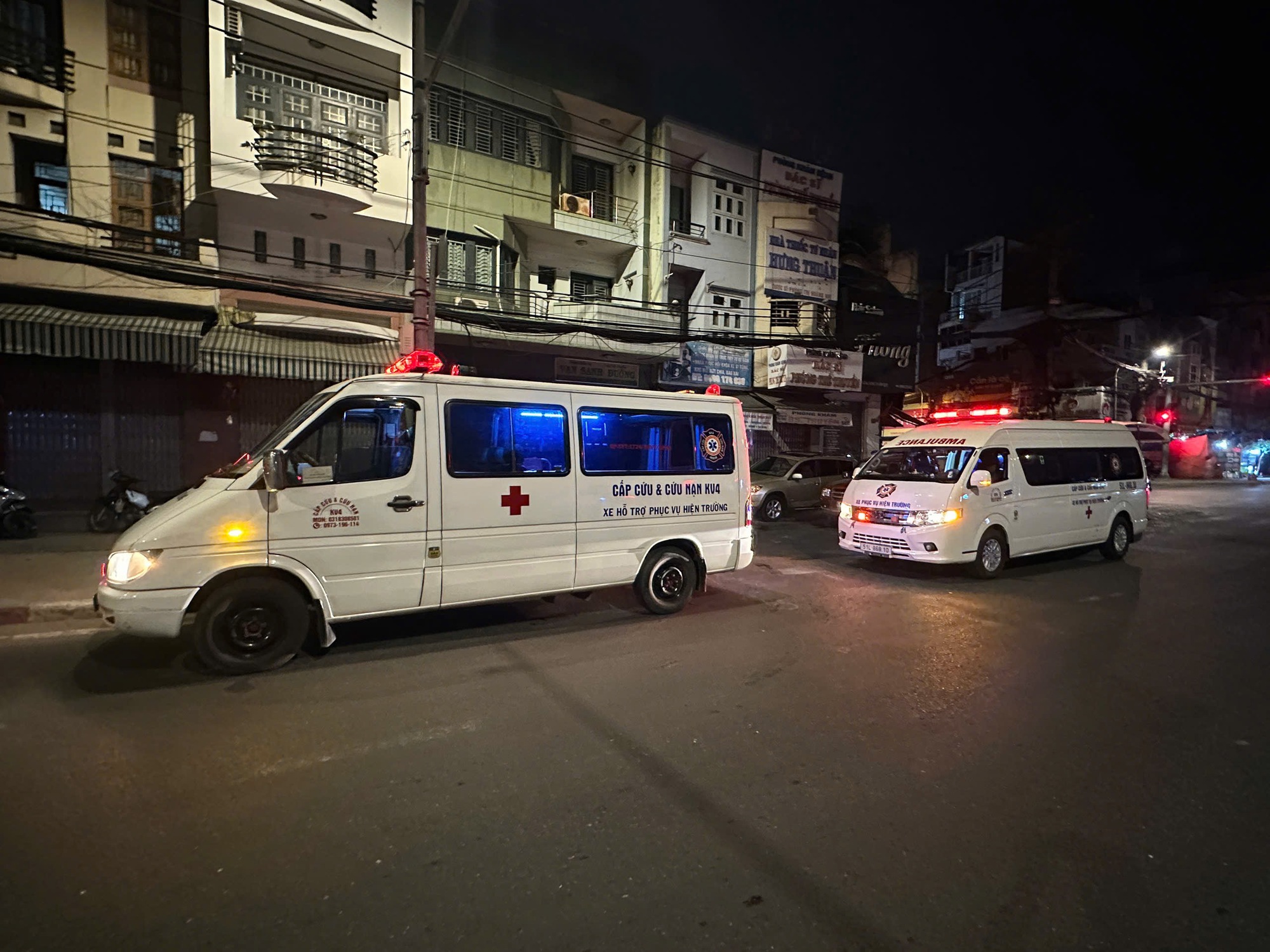 Nh&acirc;n chứng kể lại gi&acirc;y ph&uacute;t ch&aacute;y khiến 3 mẹ con tử vong ở TPHCM - Ảnh 1.