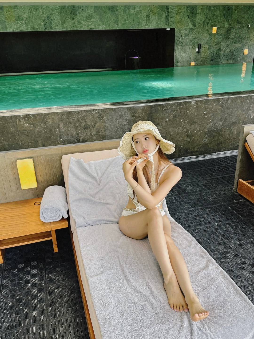 Minh tinh 41 tuổi không ăn kiêng vẫn có thân hình chữ S vạn người mê- Ảnh 2. Minh tinh 41 tuổi không ăn kiêng vẫn có thân hình chữ S vạn người mê- Ảnh 2.