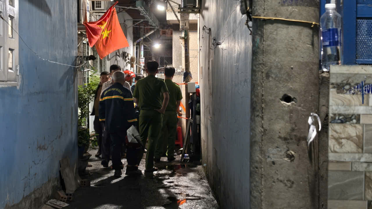 Nh&acirc;n chứng kể lại gi&acirc;y ph&uacute;t ch&aacute;y khiến 3 mẹ con tử vong ở TPHCM - Ảnh 4.