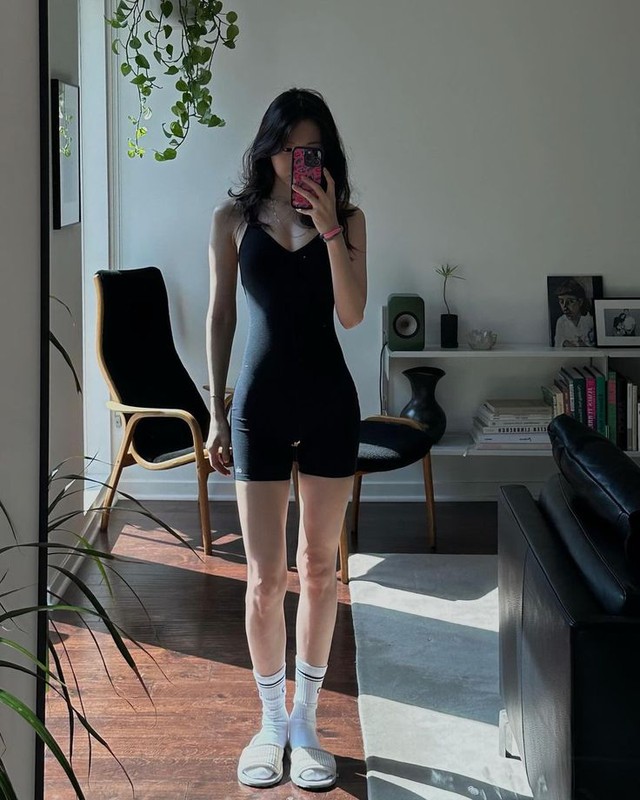 6 b&agrave;i tập chỉ cần nằm cũng gi&uacute;p eo thon, sạch ruột, ph&ugrave; hợp với nh&acirc;n vi&ecirc;n văn ph&ograve;ng- Ảnh 1.