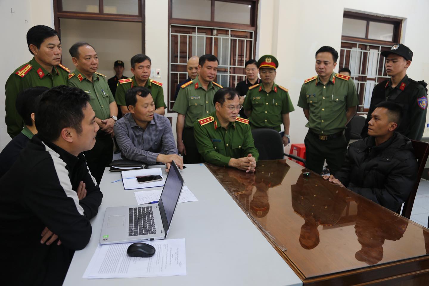 Cận cảnh hiện trường bắt giữ, truy l&ugrave;ng 2 t&ecirc;n cướp ng&acirc;n h&agrave;ng Gia Lai của h&agrave;ng trăm CBCS c&ocirc;ng an từ 9 đơn vị - Ảnh 3.