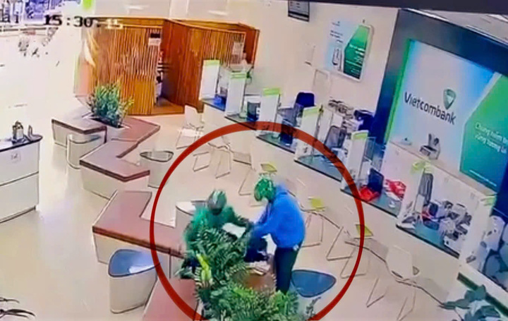 Vụ cướp ng&acirc;n h&agrave;ng ở Gia Lai: H&eacute; lộ mối quan hệ của 2 nghi phạm Phạm Anh T&agrave;i v&agrave; L&ecirc; Văn &Acirc;n - Ảnh 3.