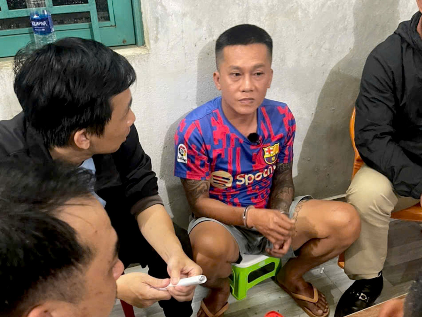 Kế hoạch 'kh&ocirc;ng kẽ hở' của 2 t&ecirc;n cướp ng&acirc;n h&agrave;ng Gia Lai: L&ecirc;n sơ đồ camera, c&aacute;ch r&uacute;t lui v&agrave; ph&aacute; vật chứng - Ảnh 6.