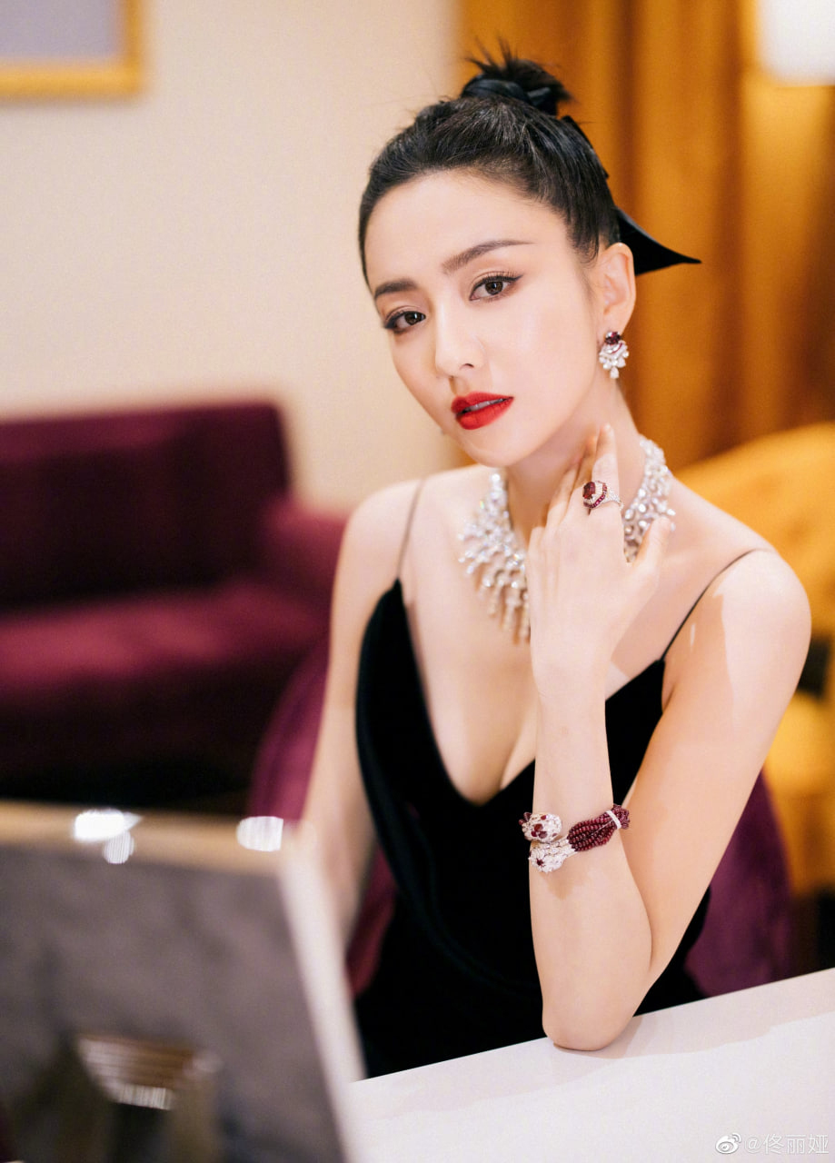 Dàn mỹ nhân Tân Cương ai nấy da trắng mịn phát sáng: Bữa ăn hàng ngày của họ không bao giờ thiếu món này - Ảnh 3.