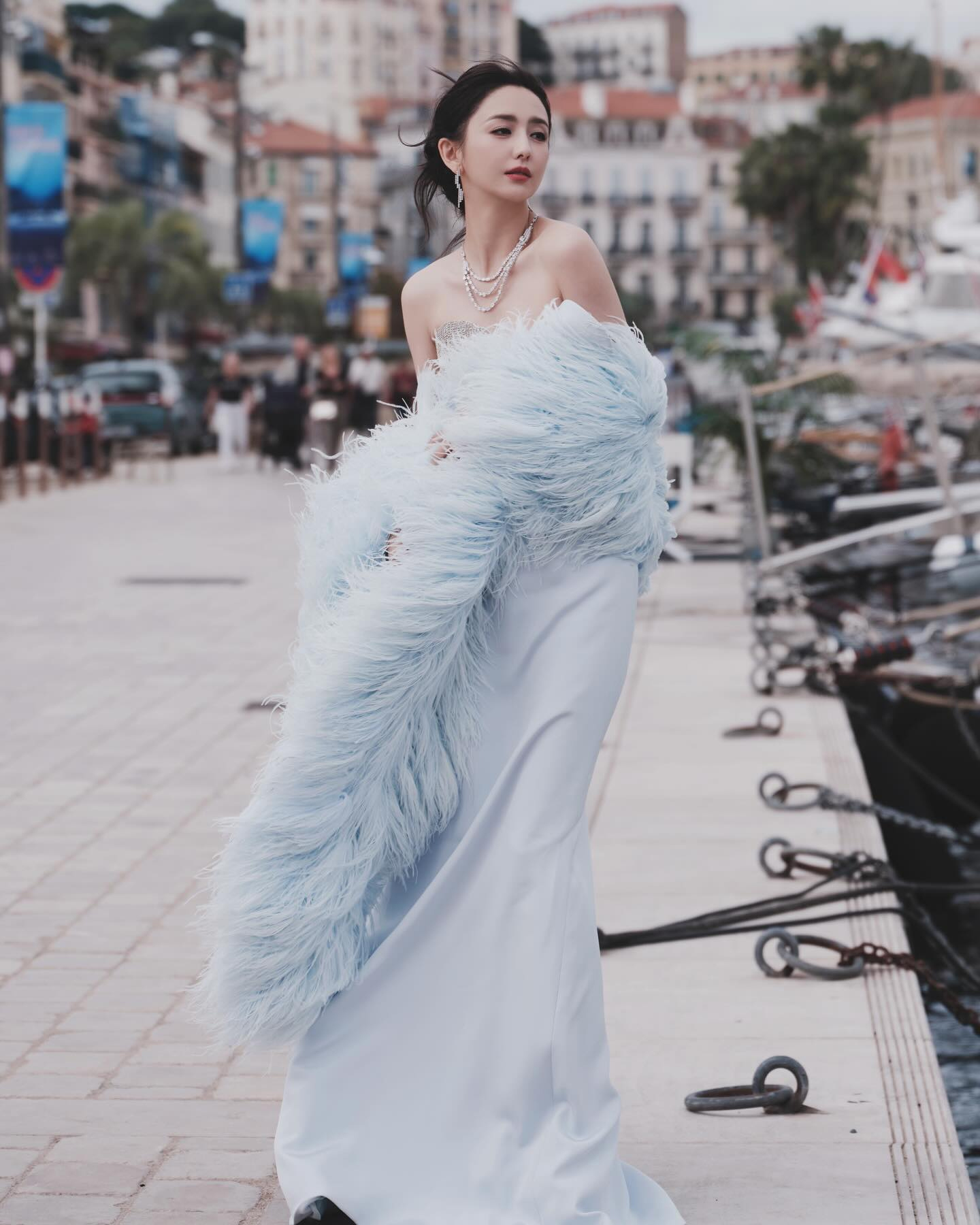 Dàn mỹ nhân Tân Cương ai nấy da trắng mịn phát sáng: Bữa ăn hàng ngày của họ không bao giờ thiếu món này - Ảnh 4.