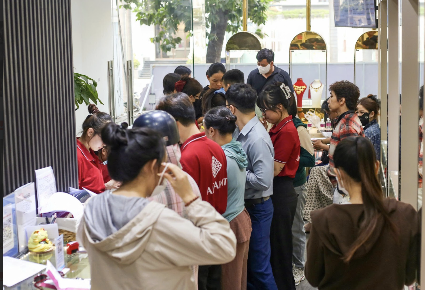 Gi&aacute; bạc h&ocirc;m nay 6 - 2 giảm s&acirc;u khiến nh&agrave; đầu tư lo sốt v&oacute; - Ảnh 2.