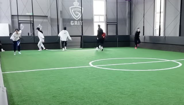 Mẫu H&agrave;n 42 tuổi 