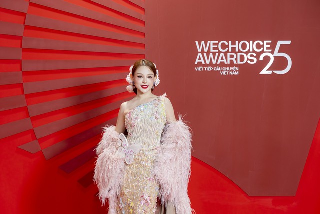 To&agrave;n cảnh si&ecirc;u thảm đỏ WeChoice Awards: Anh T&uacute; - Diệu Nhi t&igrave;nh tứ, Trường Giang, Ho&agrave; Minzy d&agrave;n sao cực khủng quy tụ!- Ảnh 2.