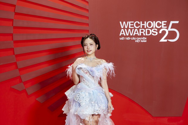 To&agrave;n cảnh si&ecirc;u thảm đỏ WeChoice Awards: Anh T&uacute; - Diệu Nhi t&igrave;nh tứ, Trường Giang, Ho&agrave; Minzy d&agrave;n sao cực khủng quy tụ!- Ảnh 3.