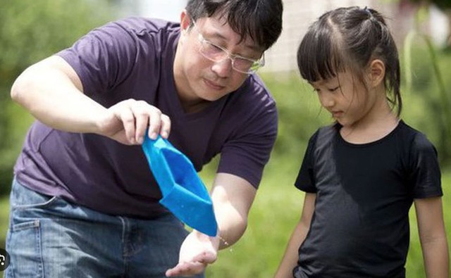 Khi con bị bạn đồng trang lứa bạo lực: Bố mẹ cần l&agrave;m g&igrave; để bảo vệ v&agrave; xoa dịu tổn thương t&acirc;m l&yacute; của con?- Ảnh 2.