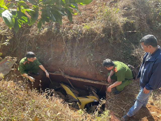 18 ng&agrave;y đ&ecirc;m truy t&igrave;m nh&oacute;m cướp ng&acirc;n h&agrave;ng của h&agrave;ng trăm cảnh s&aacute;t: Kiểm tra gần 2 triệu nh&acirc;n khẩu - Ảnh 8.