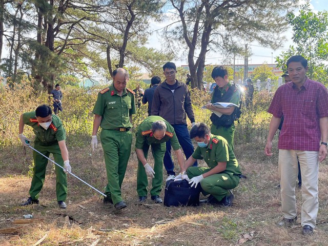 18 ng&agrave;y đ&ecirc;m truy t&igrave;m nh&oacute;m cướp ng&acirc;n h&agrave;ng của h&agrave;ng trăm cảnh s&aacute;t: Kiểm tra gần 2 triệu nh&acirc;n khẩu - Ảnh 4.
