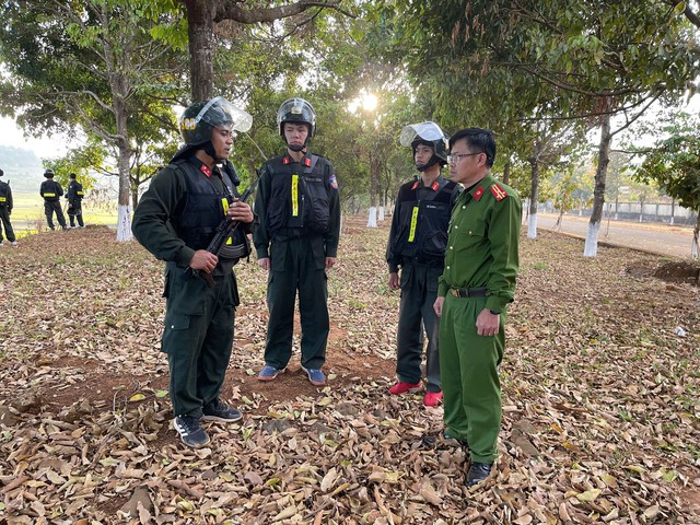 18 ng&agrave;y đ&ecirc;m truy t&igrave;m nh&oacute;m cướp ng&acirc;n h&agrave;ng của h&agrave;ng trăm cảnh s&aacute;t: Kiểm tra gần 2 triệu nh&acirc;n khẩu - Ảnh 9.