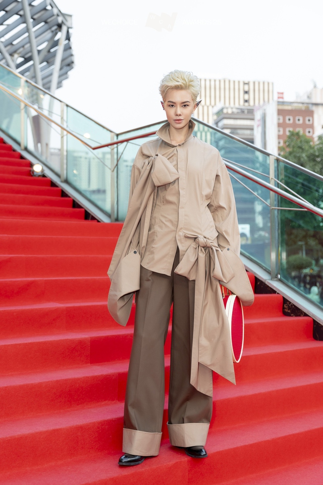 To&agrave;n cảnh si&ecirc;u thảm đỏ WeChoice Awards: Anh T&uacute; - Diệu Nhi t&igrave;nh tứ, Trường Giang, Ho&agrave; Minzy d&agrave;n sao cực khủng quy tụ!- Ảnh 36.