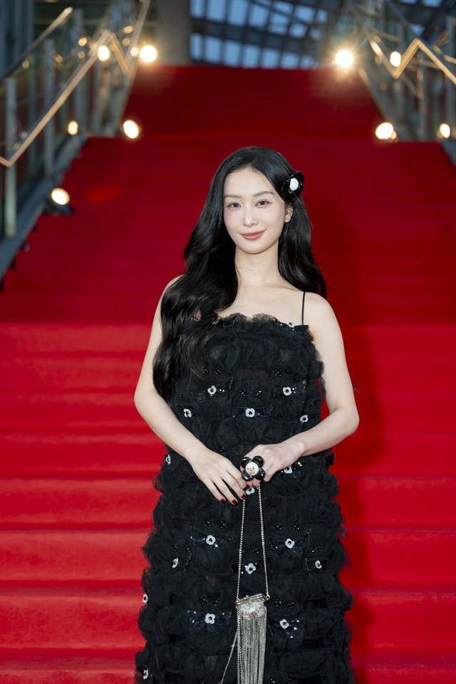 To&agrave;n cảnh si&ecirc;u thảm đỏ WeChoice Awards: Anh T&uacute; - Diệu Nhi t&igrave;nh tứ, Trường Giang, Ho&agrave; Minzy d&agrave;n sao cực khủng quy tụ!- Ảnh 30.