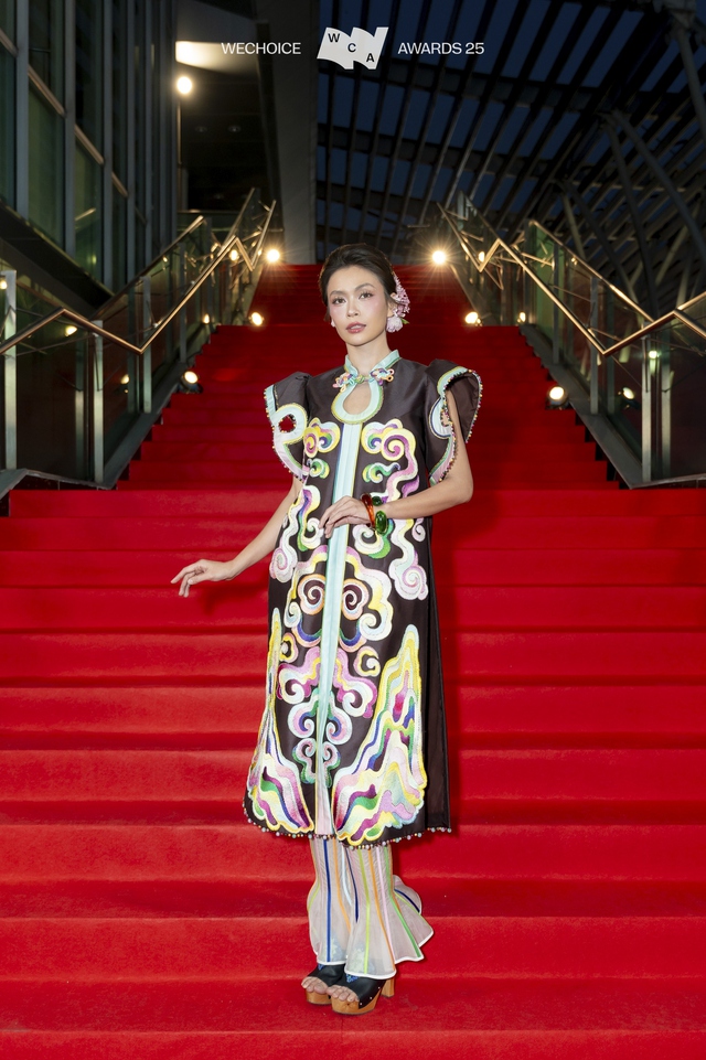 To&agrave;n cảnh si&ecirc;u thảm đỏ WeChoice Awards: Anh T&uacute; - Diệu Nhi t&igrave;nh tứ, Trường Giang, Ho&agrave; Minzy d&agrave;n sao cực khủng quy tụ!- Ảnh 25.