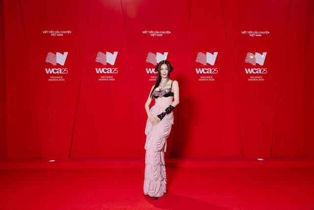 To&agrave;n cảnh si&ecirc;u thảm đỏ WeChoice Awards: Anh T&uacute; - Diệu Nhi t&igrave;nh tứ, Trường Giang, Ho&agrave; Minzy d&agrave;n sao cực khủng quy tụ!- Ảnh 10.