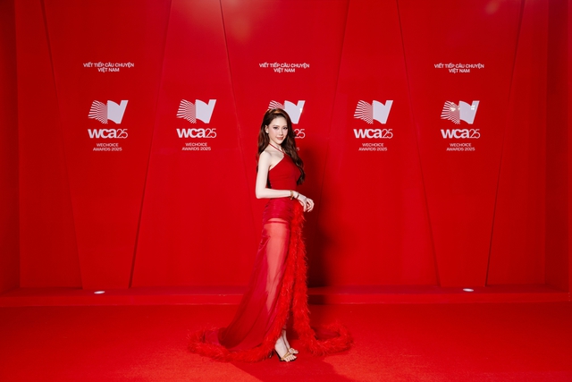 To&agrave;n cảnh si&ecirc;u thảm đỏ WeChoice Awards: Anh T&uacute; - Diệu Nhi t&igrave;nh tứ, Trường Giang, Ho&agrave; Minzy d&agrave;n sao cực khủng quy tụ!- Ảnh 6.