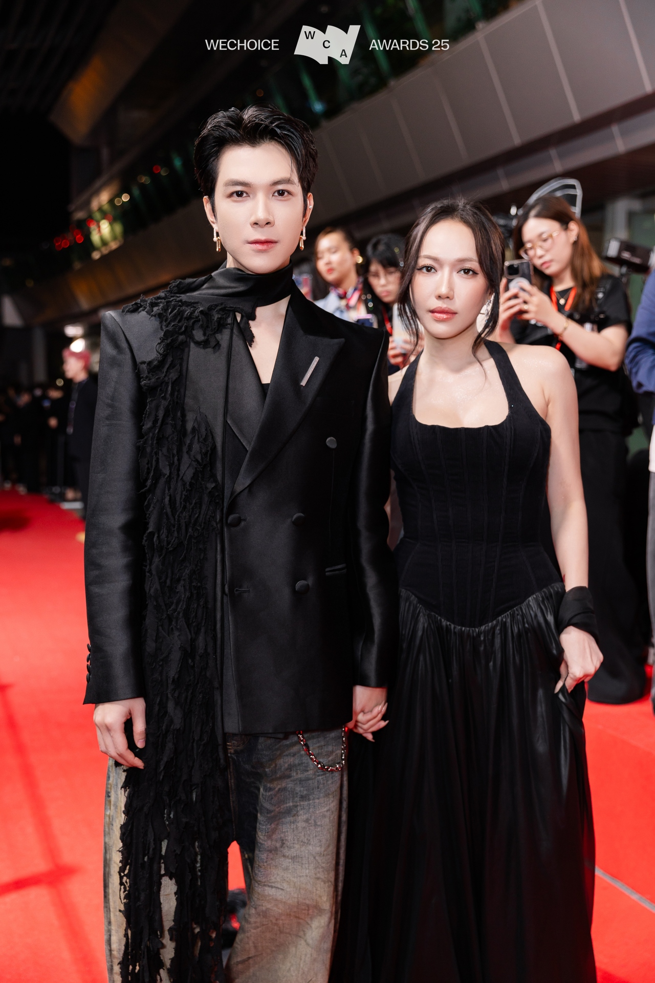 Diệu Nhi v&agrave; Anh T&uacute; g&acirc;y sốt thảm đỏ WeChoice Awards 2025 với khoảnh khắc t&igrave;nh cảm ngọt ng&agrave;o - Ảnh 4.