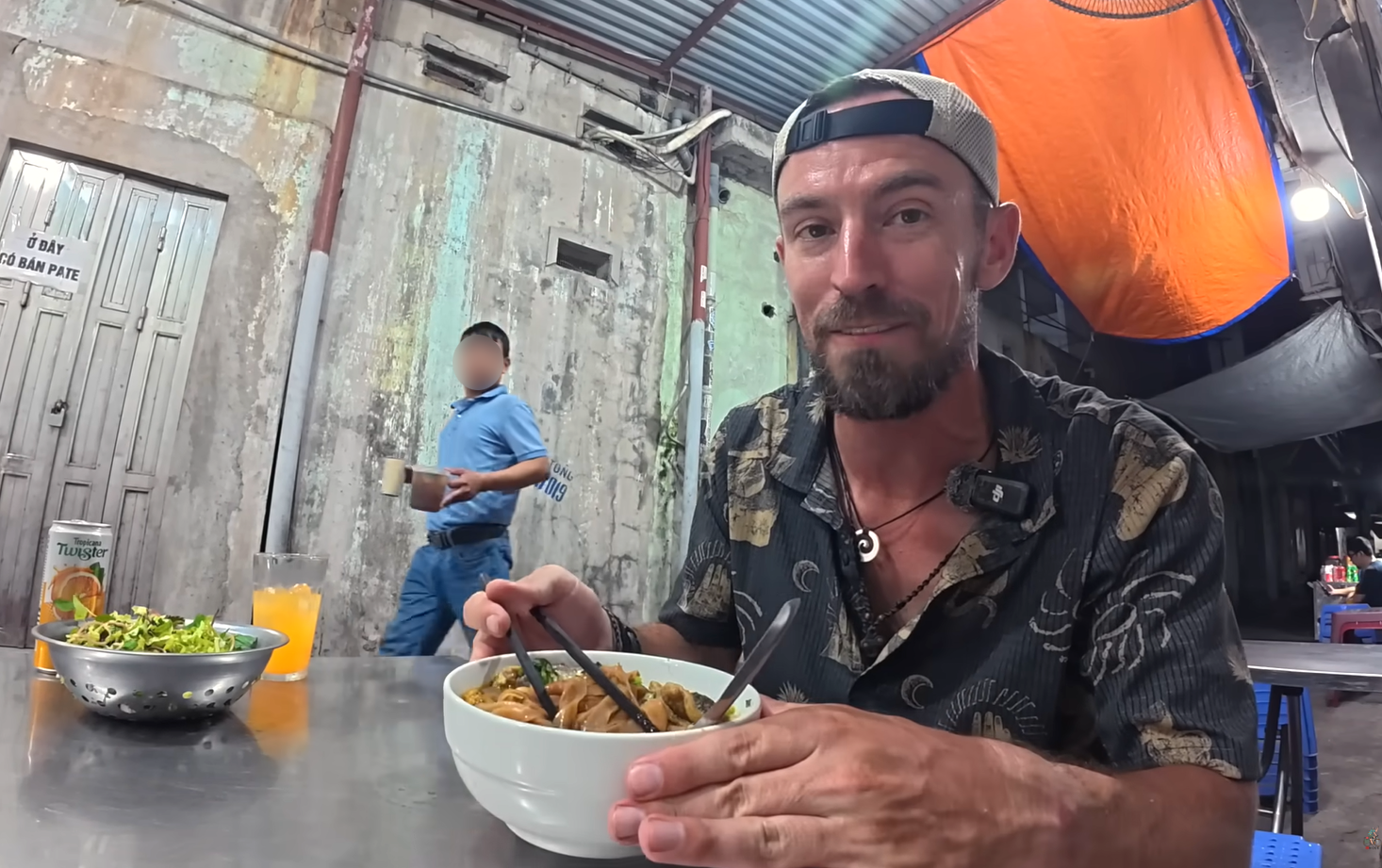 Kh&aacute;ch H&agrave;n thốt l&ecirc;n sau khi thưởng thức m&oacute;n đặc sản Hải Ph&ograve;ng: 