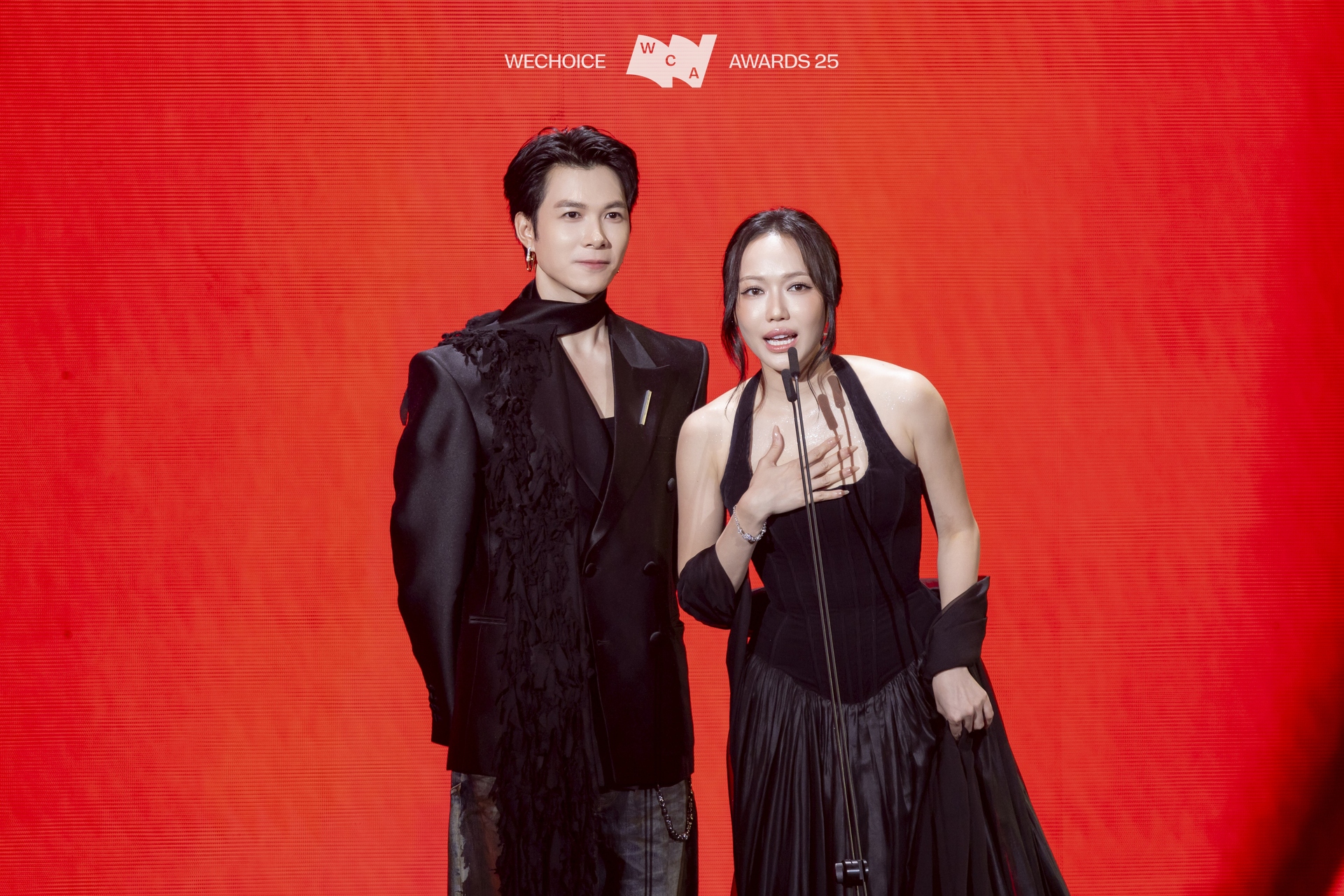 Diệu Nhi v&agrave; Anh T&uacute; g&acirc;y sốt thảm đỏ WeChoice Awards 2025 với khoảnh khắc t&igrave;nh cảm ngọt ng&agrave;o - Ảnh 9.