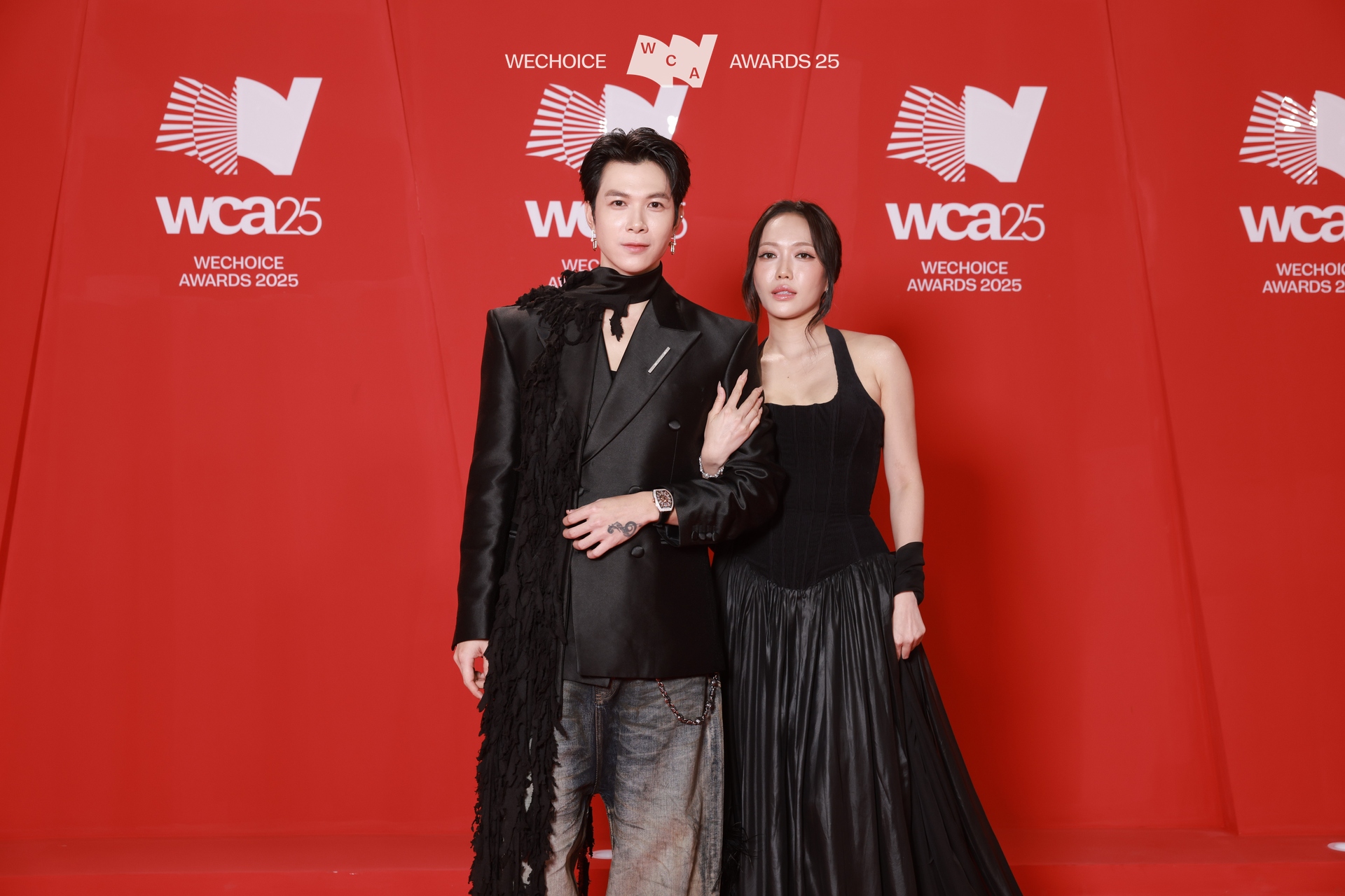 Diệu Nhi v&agrave; Anh T&uacute; g&acirc;y sốt thảm đỏ WeChoice Awards 2025 với khoảnh khắc t&igrave;nh cảm ngọt ng&agrave;o - Ảnh 5.