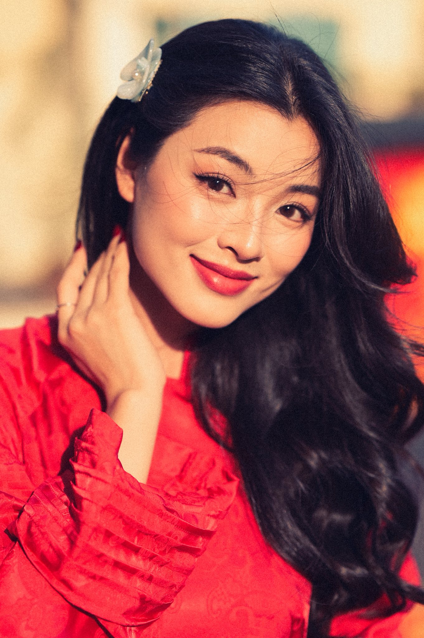 Lan Thy cầu h&ocirc;n tại đ&aacute;m cưới bất ngờ c&ugrave;ng nhạc trưởng Dustin Ti&ecirc;u - Ảnh 7.