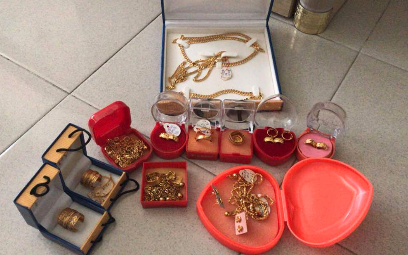 Chồng mất việc, vợ cầm 5 cây vàng đi bán: Ngỡ ngàng bị tiệm vàng đuổi về- Ảnh 1.