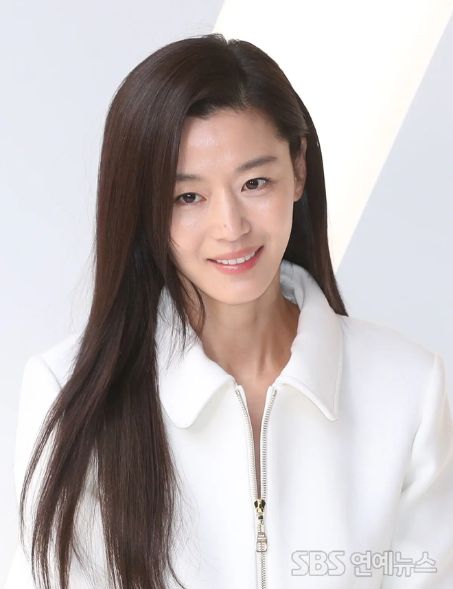 Jeon Ji Hyun người mỏng như l&aacute; l&uacute;a, siết cơ kh&ocirc; khốc, chẳng 