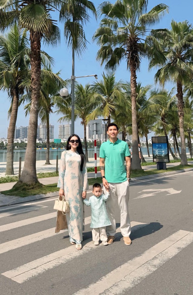 Do&atilde;n Hải My bế con ngắm ph&aacute;o hoa ở khu biệt thự bạc tỷ, một c&acirc;u n&oacute;i của b&agrave; ngoại về Văn Hậu cực viral - Ảnh 3.