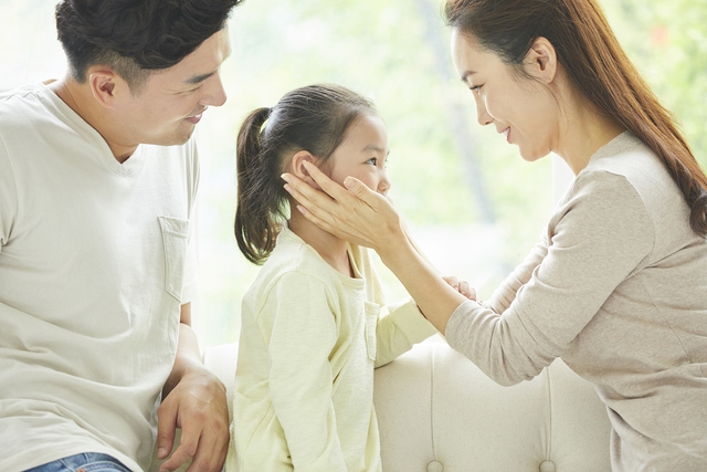 4 dấu hiệu trẻ đang sợ cha mẹ chứ kh&ocirc;ng phải t&ocirc;n trọng- Ảnh 2.