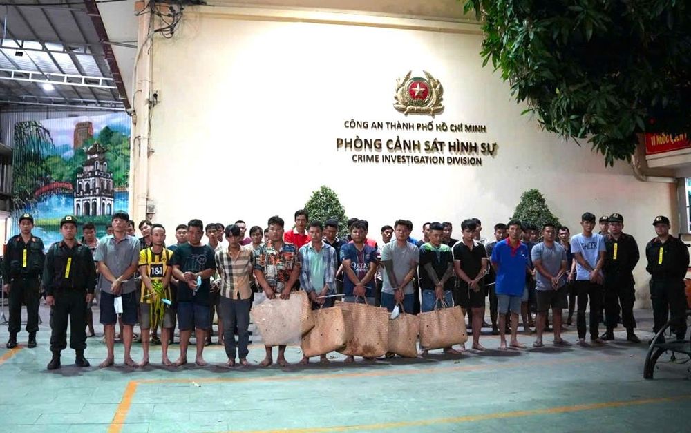 Đột k&iacute;ch tụ điểm đ&aacute;nh bạc, bắt &ocirc;ng tr&ugrave;m Nguyễn Văn Tuấn v&agrave; 82 người năm 2026 - Ảnh 2.