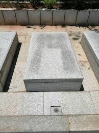 Bố l&eacute;n mua sẵn phần mộ, t&ocirc;i suy sụp nhiều ng&agrave;y, nhưng sau c&ugrave;ng nhận ra đ&acirc;y l&agrave; b&agrave;i học t&agrave;i ch&iacute;nh t&iacute;ch cực cho cả gia đ&igrave;nh - Ảnh 1.