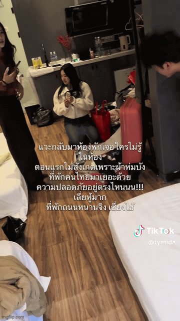 Gia đ&igrave;nh Th&aacute;i Lan kiện kh&aacute;ch sạn Trung Quốc sau vụ nam thanh ni&ecirc;n chui ra từ giường - Ảnh 2.