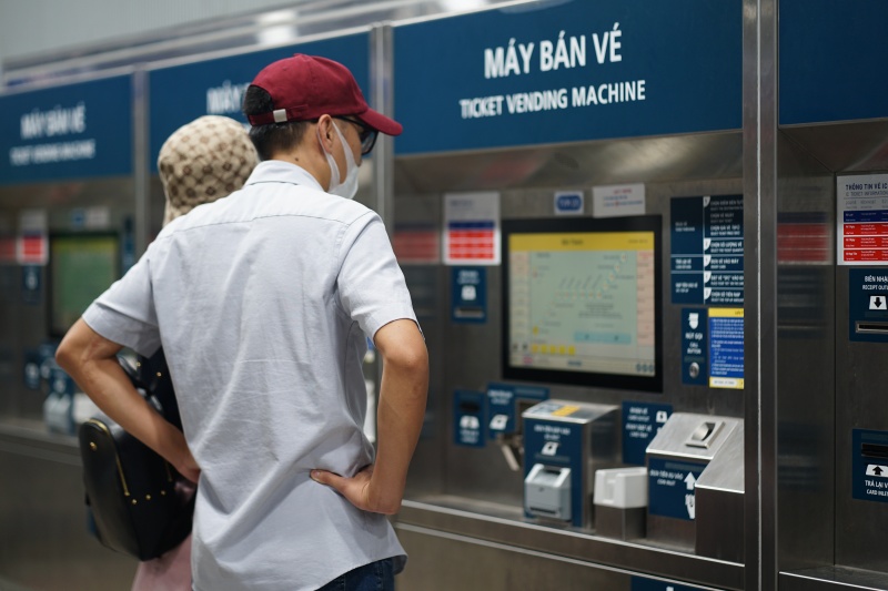 Gi&aacute; xăng dầu biến động, người d&acirc;n H&agrave; Nội - TP.HCM rủ nhau bỏ xe c&aacute; nh&acirc;n, chuyển sang di chuyển bằng t&agrave;u điện v&agrave; xe bu&yacute;t- Ảnh 9.