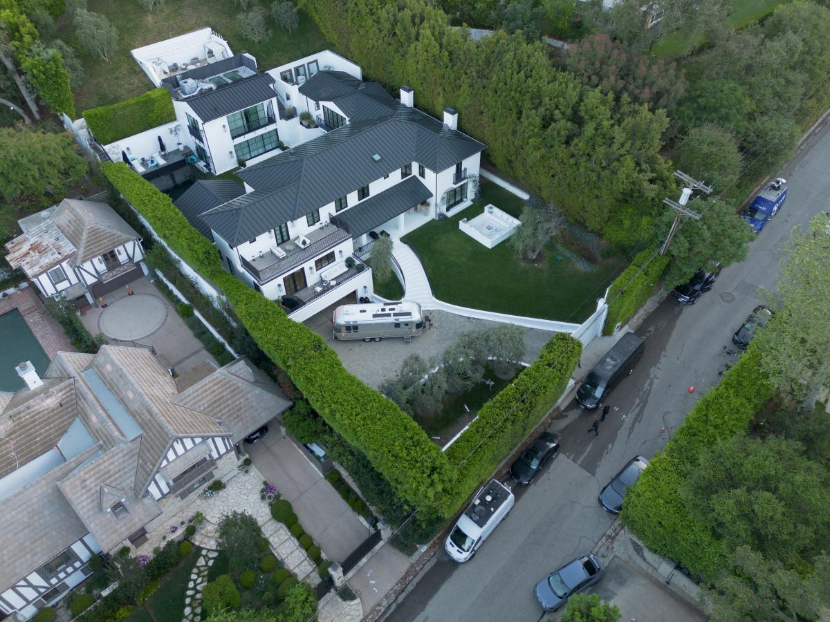 Nghi phạm xả s&uacute;ng v&agrave;o biệt thự của Rihanna bị bắt giữ: Động cơ g&acirc;y &aacute;n b&iacute; ẩn - Ảnh 3.