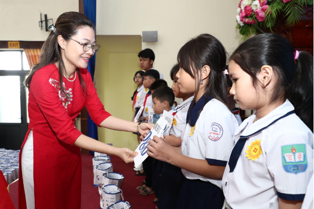 P&G Việt Nam trao học bổng cho 150 tấm gương hiếu học tại TP.HCM- Ảnh 2.