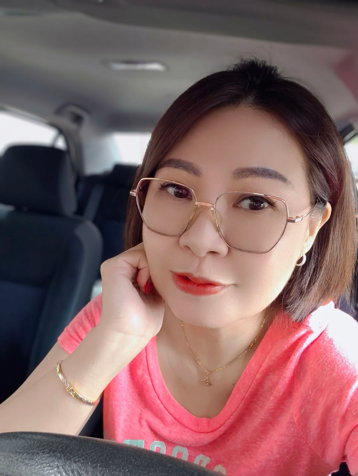 6 cách kiếm tiền tại nhà để trang trải chi phí sinh hoạt: Người phụ nữ này kiếm hơn 1,8 tỷ đồng/năm và bài học thực tế phía sau - Ảnh 1.